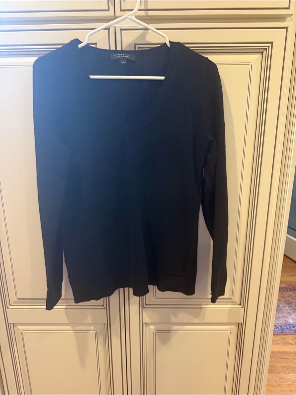 Ann Taylor Black V-Neck 100 percent cashmere Pullover Sweater